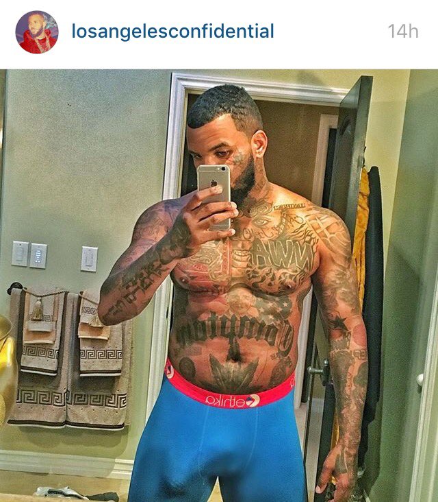 bebesita_2222's tweet image. #mancrushfriday #shessh @tht1tayy 😩