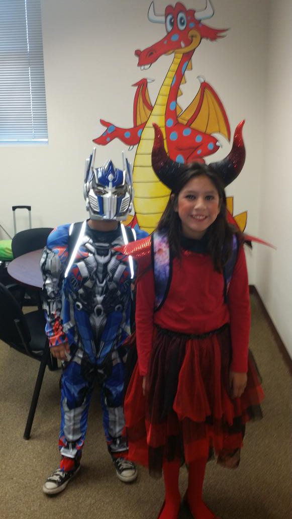 DrRkoenig's tweet photo. Dragons showing their school spirit on Halloween Eve. #GottaLuvTheseKids #FeatureCreatures #RosalesRocks @riosupt https://t.co/dOMocwYE6K
