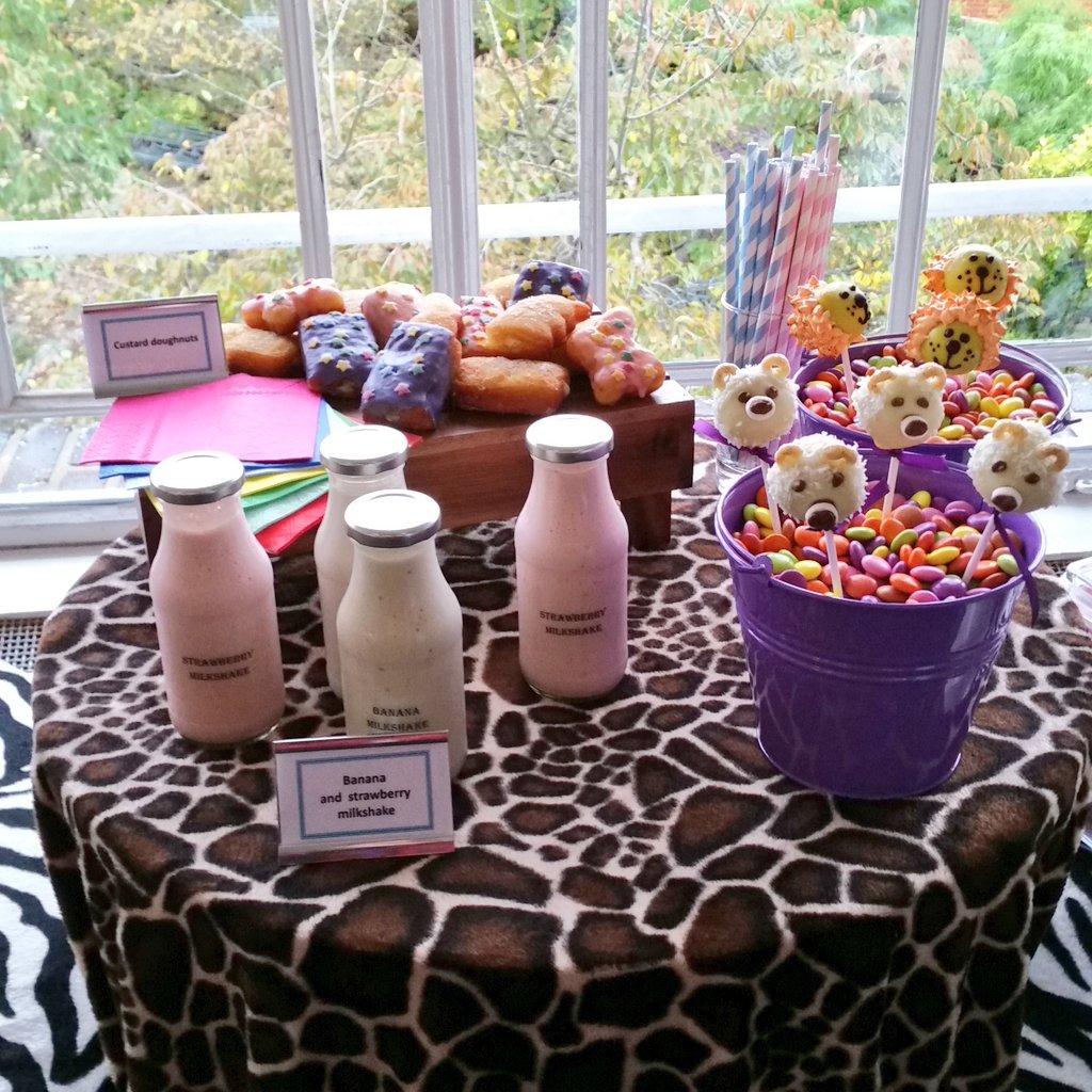ZSLcatering's tweet photo. #HappyHalloween #TrickOrTreat Our @AmpersandCaters Chef's are only serving treats this afternoon #eventprofs https://t.co/Lr1AA1SxWC