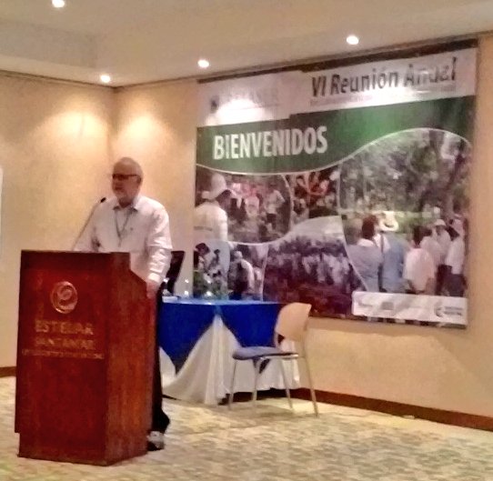 INGENAES's tweet photo. Ben Mueller of @ACESIllinois and MEAS speaks on organizing cross country extension exchanges #Relaser2015 https://t.co/td3RMAW6dV