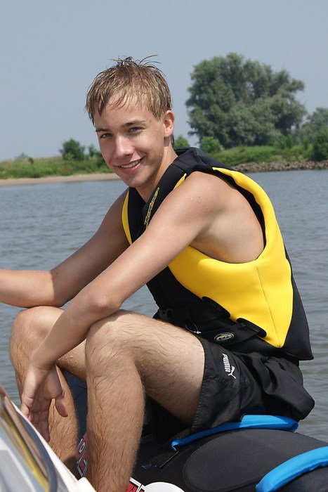 shortstwinks's tweet photo. wet lond boy more pics here https://t.co/bCQJCYtpxH https://t.co/td4YcQYE1m