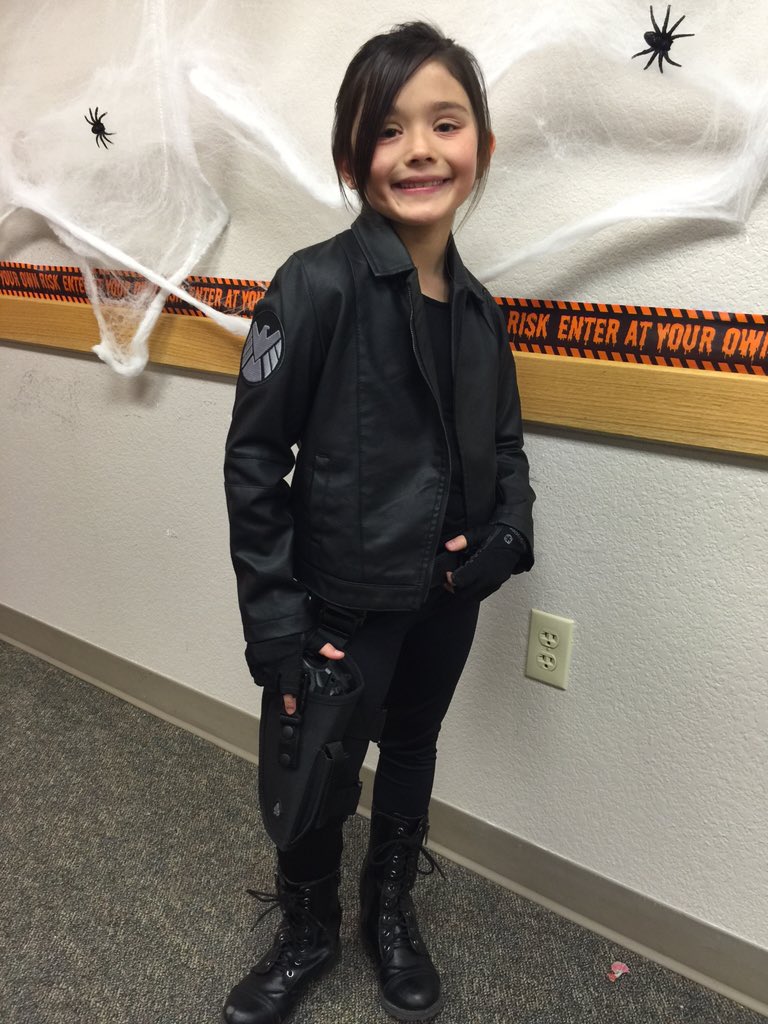lizavito's tweet photo. Trunk or Treat Fort Carson, Agent Skye/Daisy @ChloeBennet4 @clarkgregg #AgentsofSHIELD #mxphalloween #BittyIsAPunk https://t.co/YTt3uk5CE5