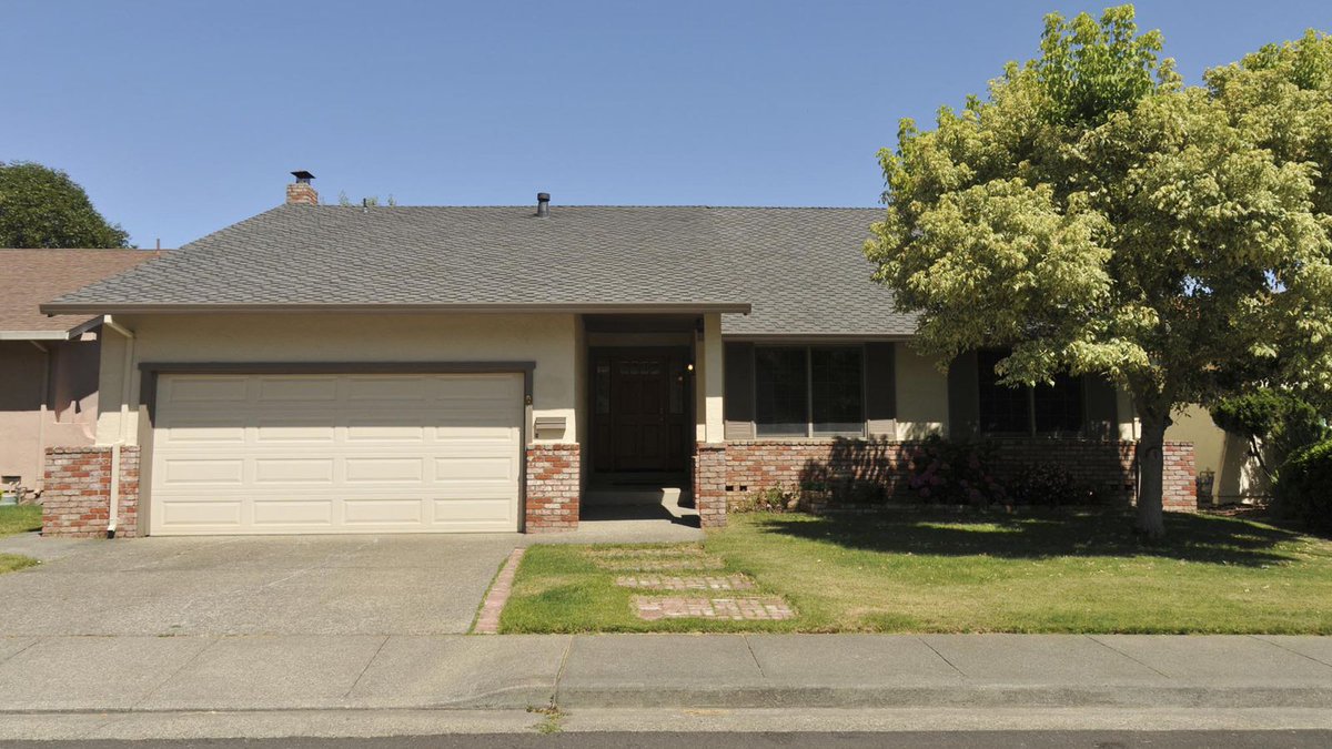 TheOnion's tweet photo. Lone House With No Halloween Decorations By Far Spookiest In Neighborhood https://t.co/HC7PVGVkmD https://t.co/yzU6zlXec3