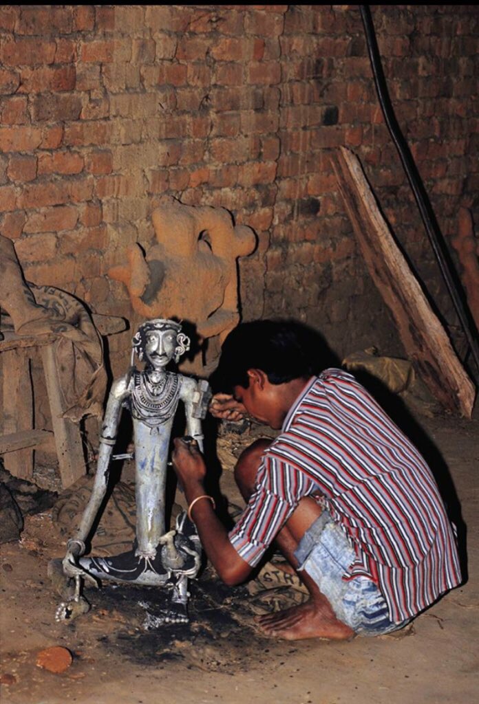 GoChhattisgarh's tweet photo. Dhokra arts made by non-ferrous metal one of the famous handicrafts found in Bastar district of #Chhattisgarh https://t.co/M5GSyJDPfG