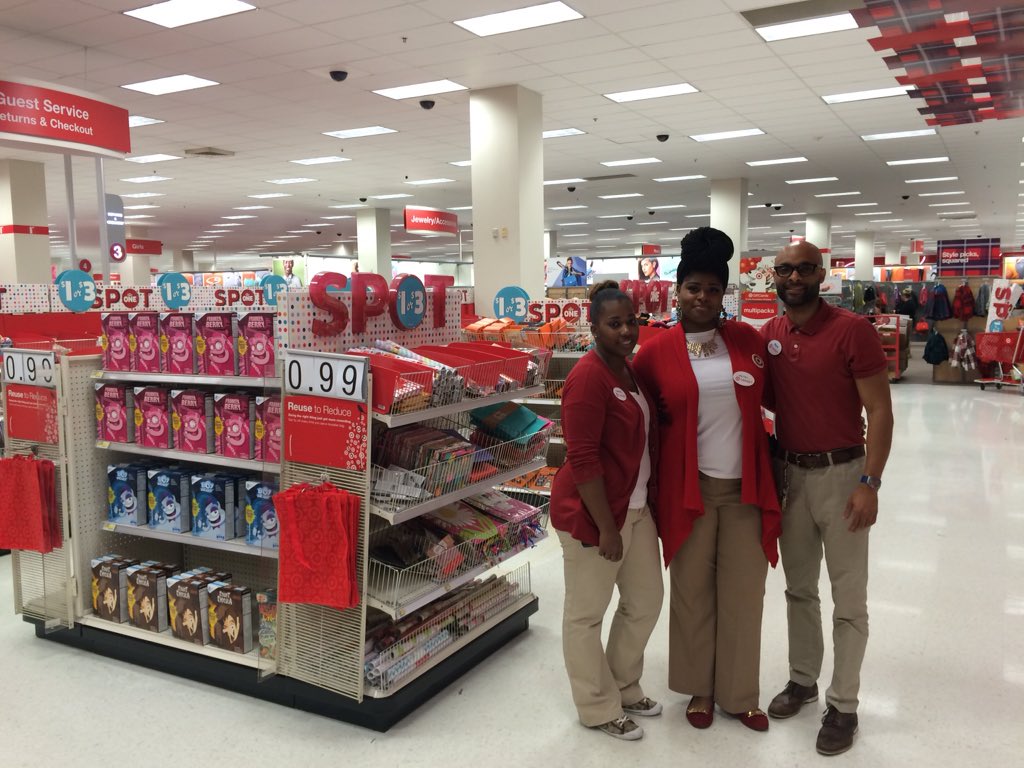 2171 VML w/that seasonal $$ driving merchandising!!! #firstimpression  <a href="/RodneyLast/">Rodney Lastinger</a> <a href="/AmyMaigret/">Amy Maigret</a> <a href="/Hueypritchett/">malcom_pritchett</a>