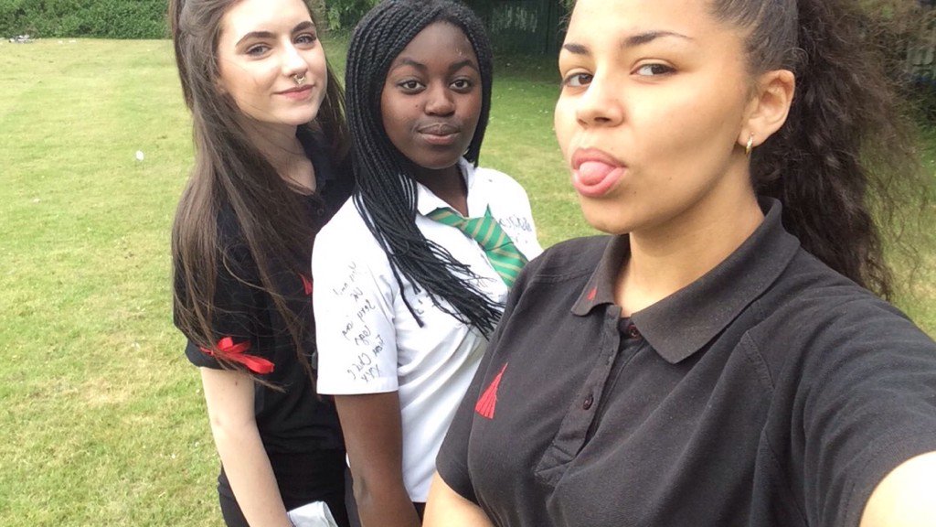 Cjwhitearcher's tweet photo. @yourgirlfranks  happy birthdayy patriciaa 😁 hope you had a fab day 🎉🎈💖 https://t.co/Yq8ExSEt89