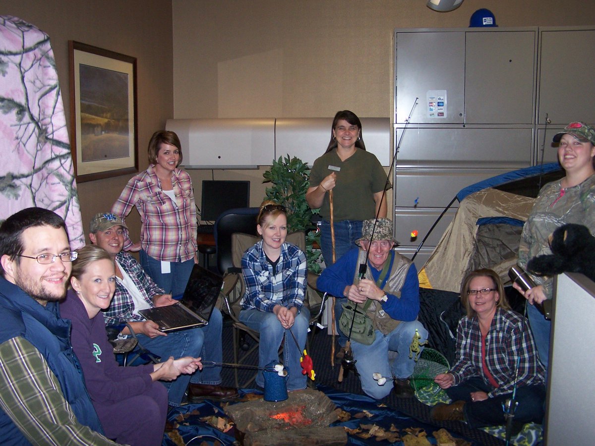 BankSCB_TN's tweet photo. Our Operations department enjoys bringing the outdoors in. https://t.co/GlhDOQeVoh