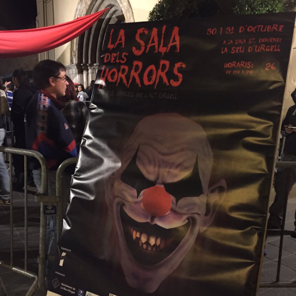 Expectació a #laSeu per viure 'La Sala dels Horrors' dels <a href="/D_AltUrgell/">Diables Alt Urgell</a>.