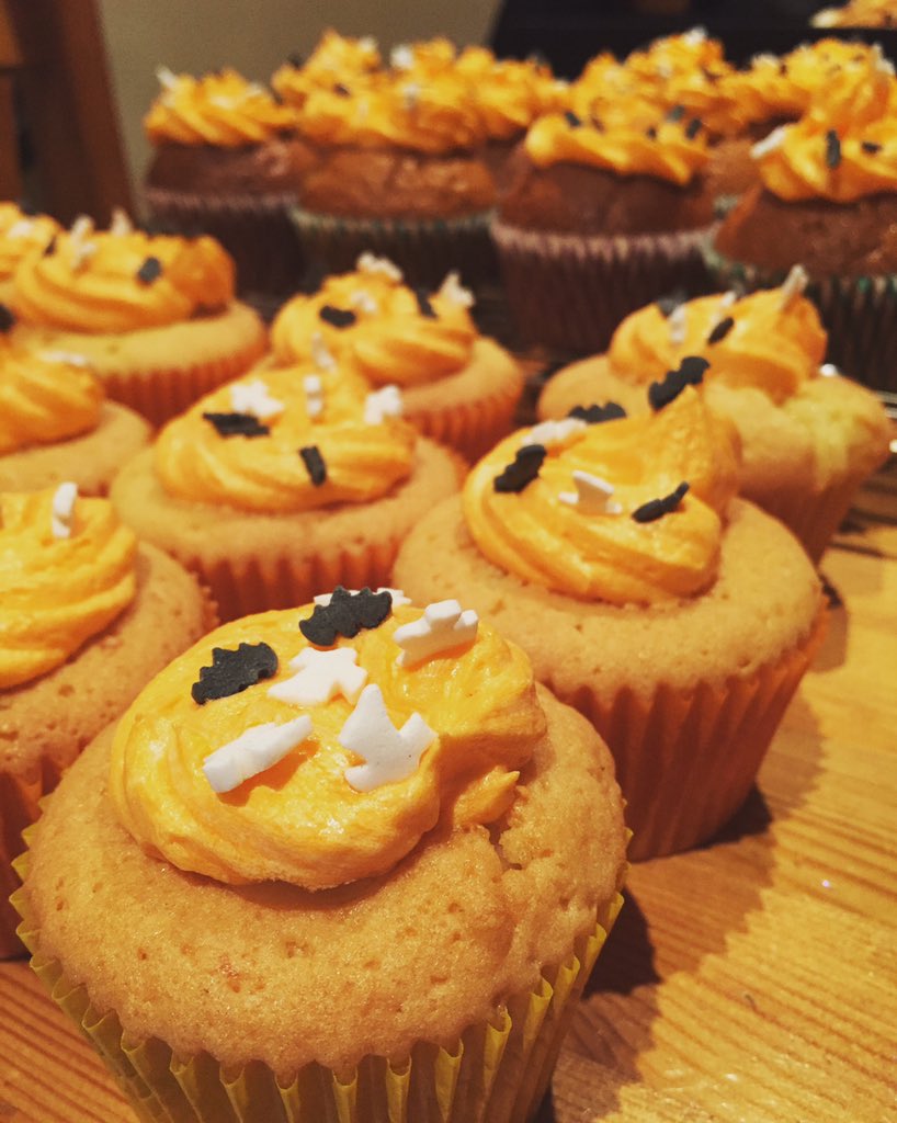 candii_h's tweet image. Happy Halloween ... Eve!
#halloween #lemoncupcakes #vegan 👻🎃💀🕸