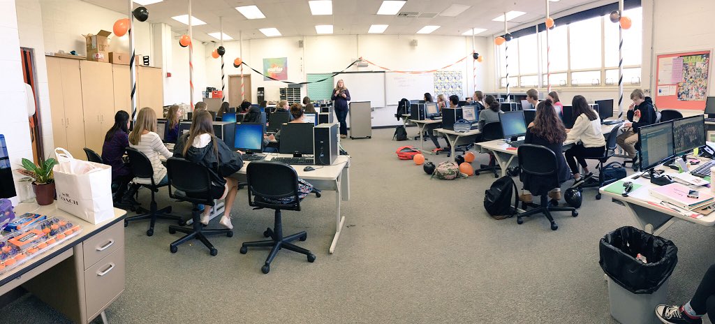 Halloween Party in the Yearbook Room😈👻