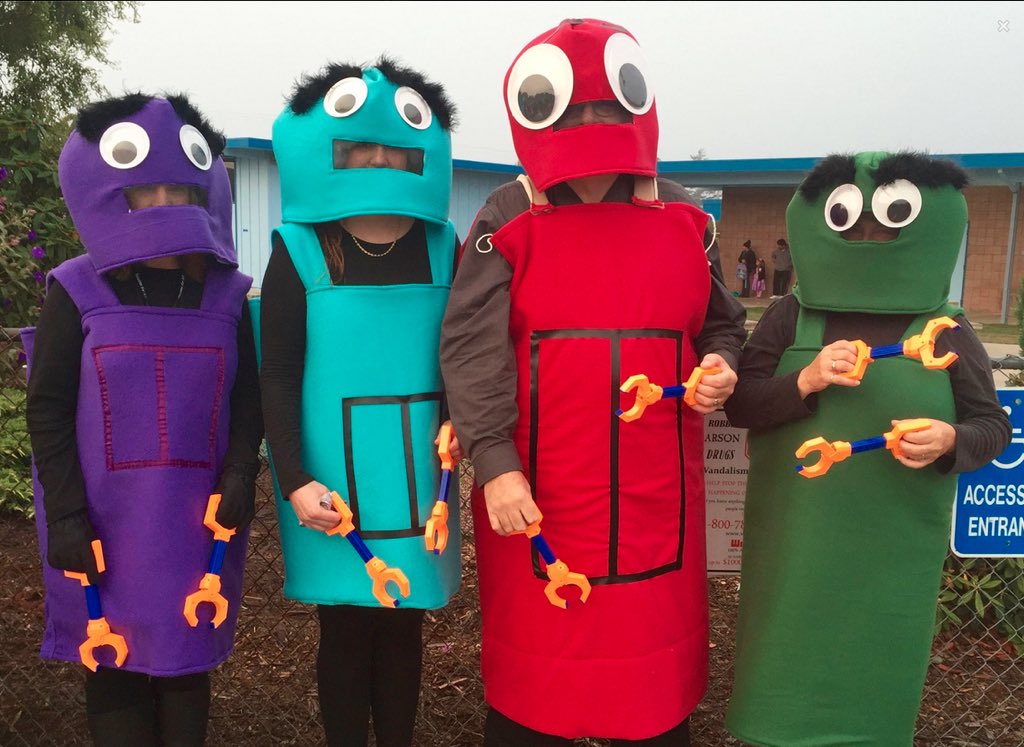 StoryBots's tweet photo. Big shoutout to the #kindergarten teachers at Pine Hill Elementary for sharing their AMAZING costumes w us! 💜💙❤️💚 https://t.co/UIgniptxEi