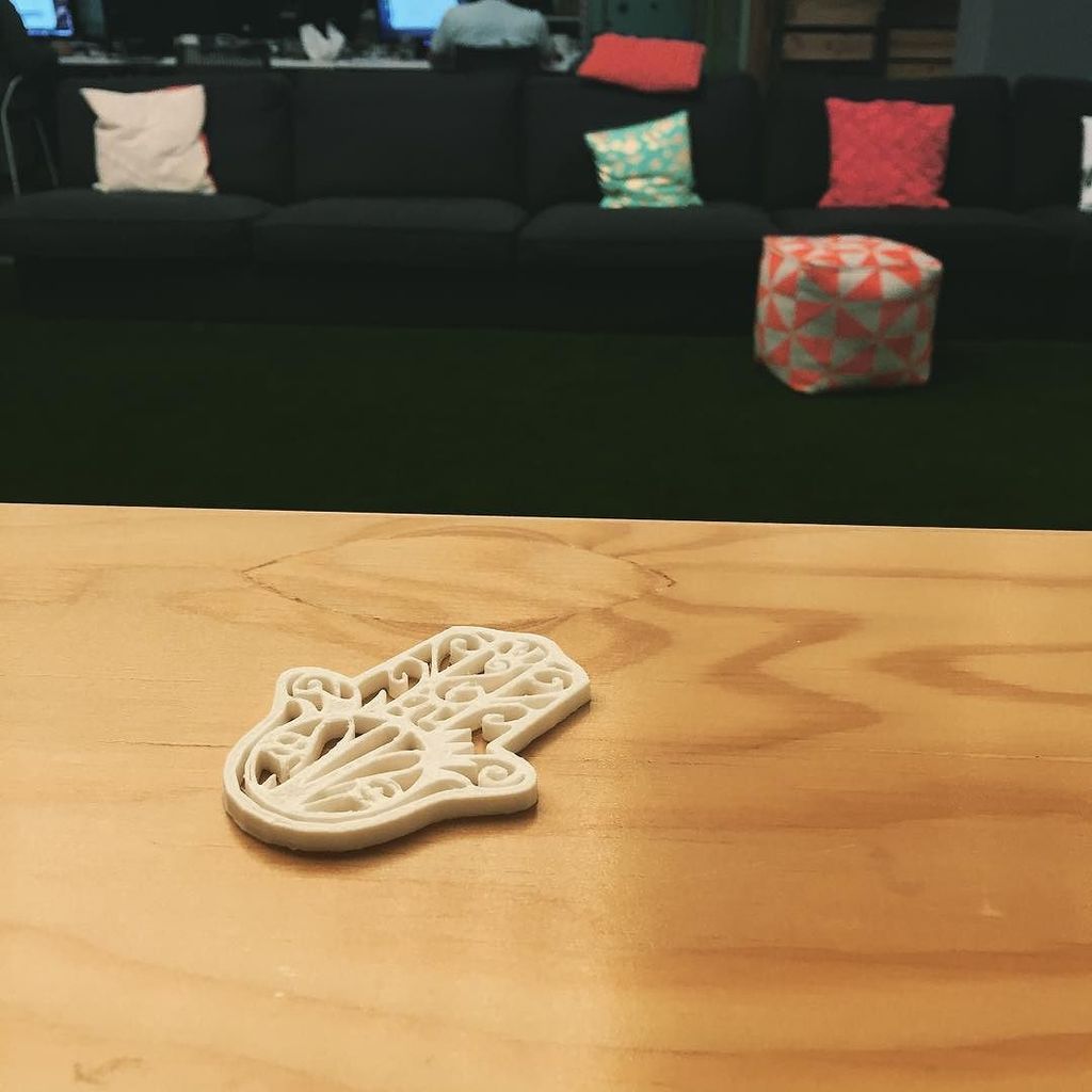 you3Dit's tweet photo. Main de #Fatma #amakeaday #3DPrinted customer piece! Designed with the help of @sur3d https://t.co/NDGUd8nAPR