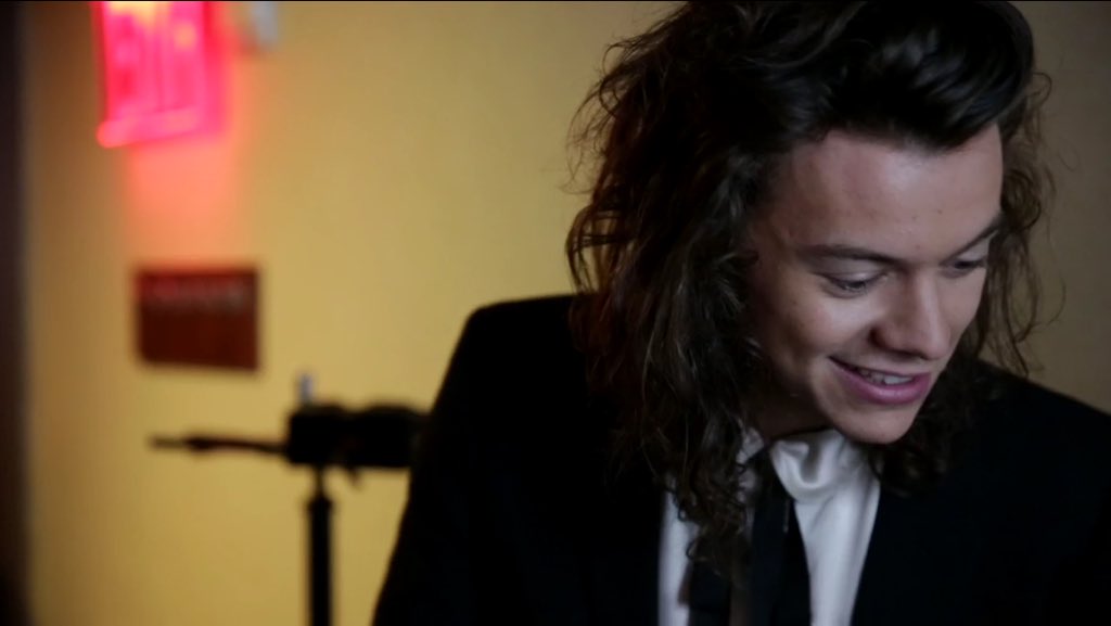 F1Direction16's tweet photo. Harry's smile is so beautiful ππ #2WeeksUntilMadeInTheAM https://t.co/wQTQRcyYCb