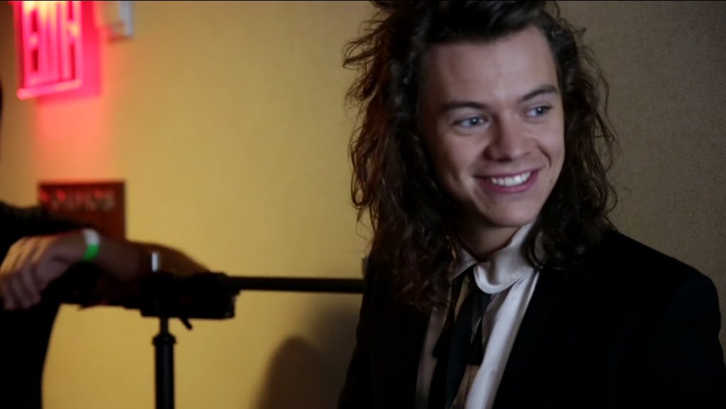 F1Direction16's tweet photo. Harry's smile is so beautiful ππ #2WeeksUntilMadeInTheAM https://t.co/wQTQRcyYCb