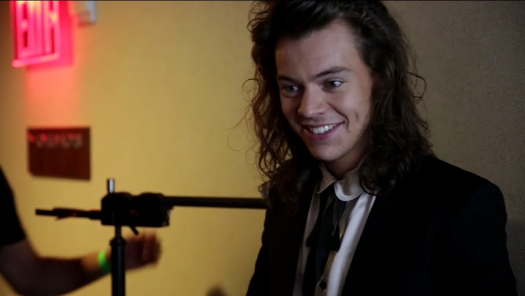 F1Direction16's tweet photo. Harry's smile is so beautiful ππ #2WeeksUntilMadeInTheAM https://t.co/wQTQRcyYCb