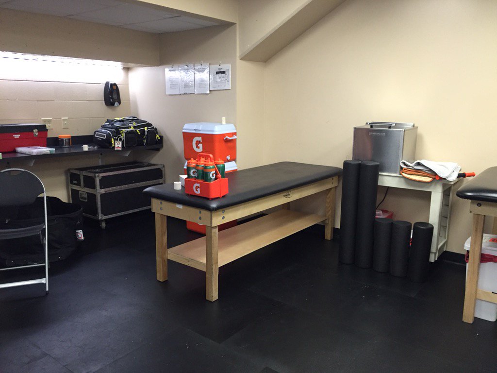 EQguy44's tweet photo. Training room/Eq setup at Western.. Coffee is brewing.. #calmbeforetgestorm https://t.co/eJiap2cA2k