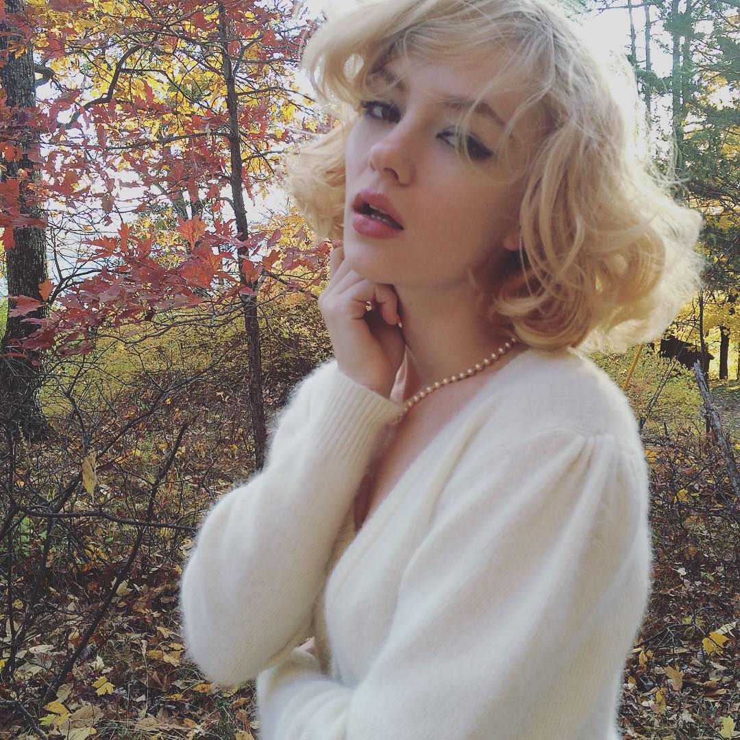 ImperialPicsLtd's tweet photo. Amy Hood in the woods 2015 https://t.co/CORDLd3XCk
