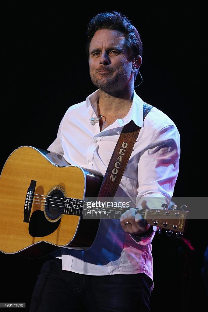 SaraNesti84's tweet image. #FreakinDeaconFriday @CharlesEsten ✩✩ #KindPerson #BigSinger