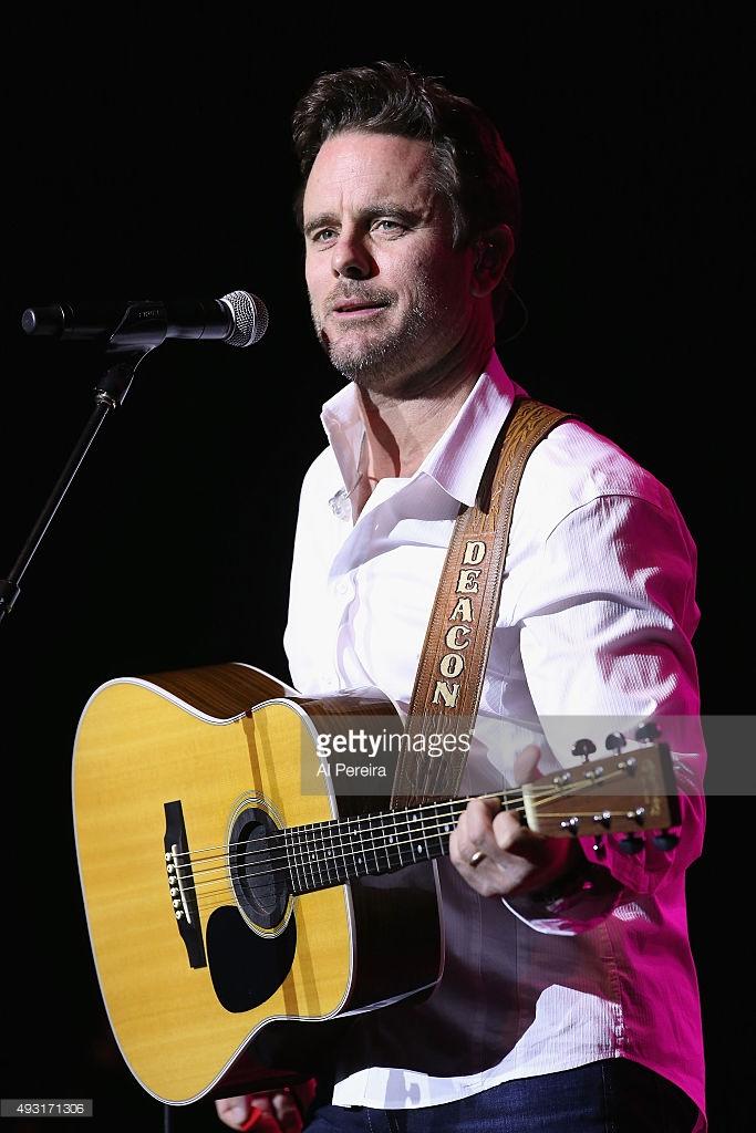 SaraNesti84's tweet image. #FreakinDeaconFriday @CharlesEsten ✩✩ #KindPerson #BigSinger