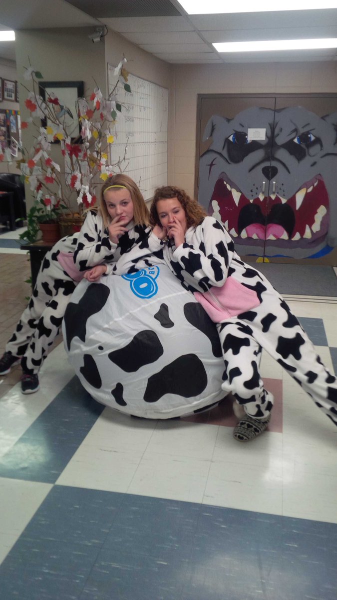 marslbar's tweet photo. I find this amoosing! @deliabulldogs #clubmoo https://t.co/cc8hgB7klo