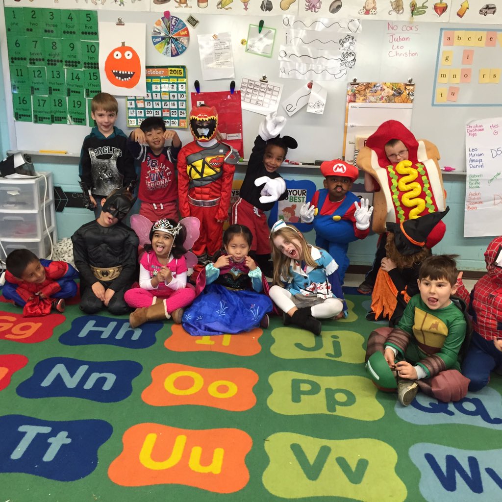 MsRouthenstein's tweet photo. Silly faces for our class photo 🎃   #HappyHalloween #WeAreClaraBarton @ClaraBartonElem https://t.co/x5fklU3eg1