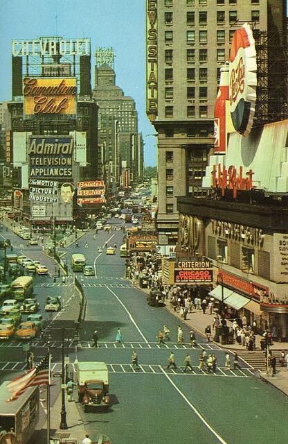 HistoryInPics's tweet photo. Times Square, New York City, 1955. https://t.co/nb3p0ppMXj