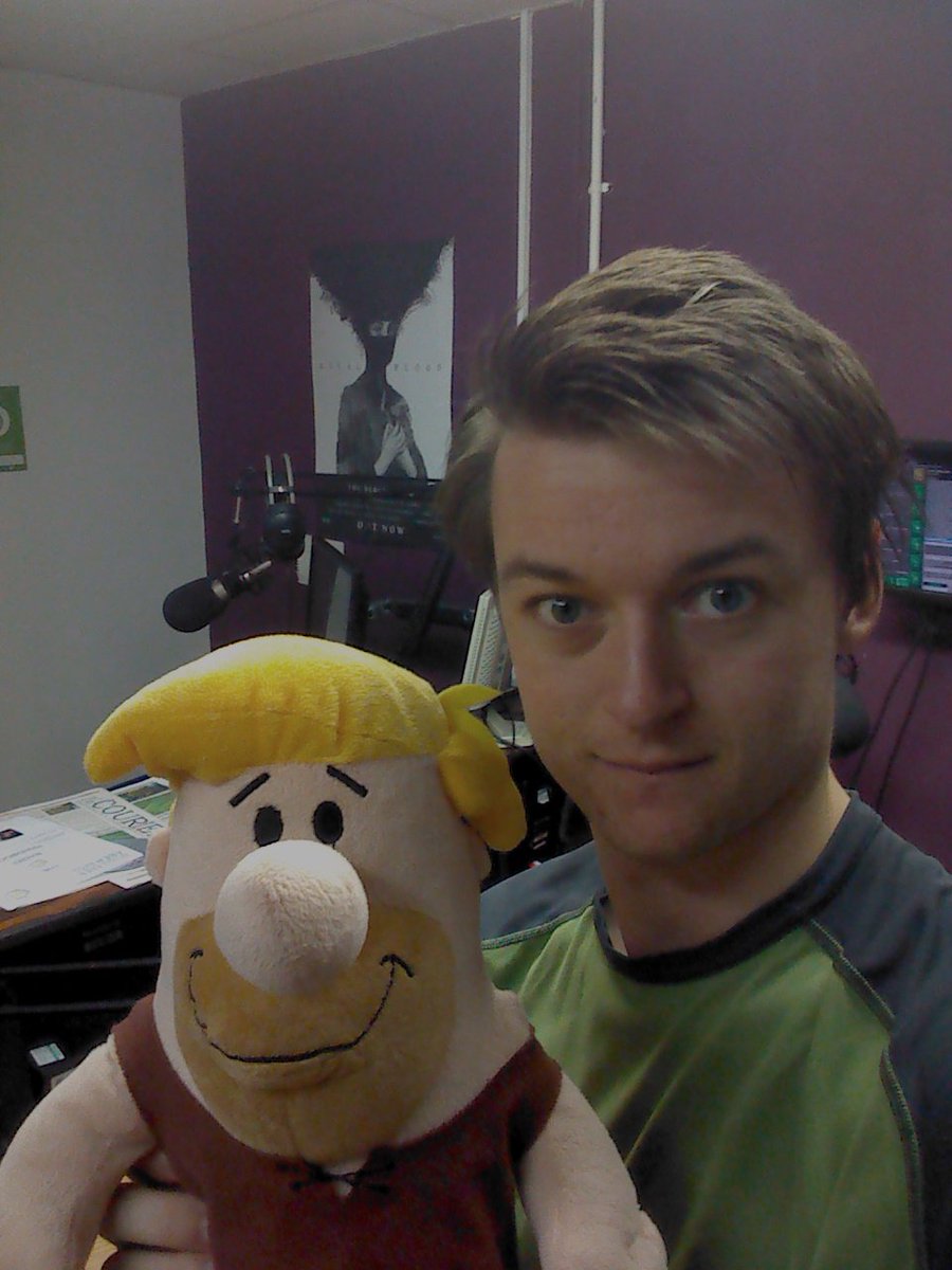 BarneyIsOnBay's tweet image. Hanging out with @TheAurorafish in our @bay_radio kingdom- he makes a good #techmonkey.