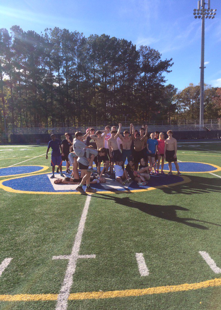 Wheeler_XC's tweet photo. 2015 Team! #winners #lastpractice #regionbound https://t.co/j6s583ezUC