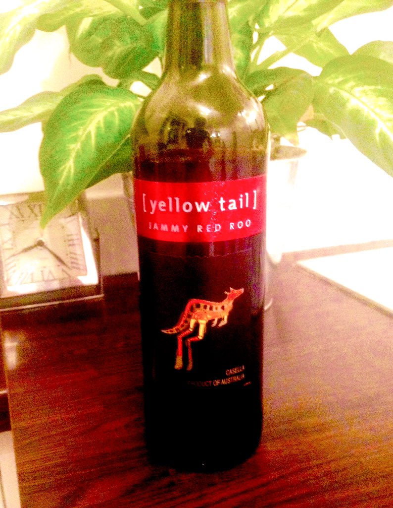 jaylebob's tweet photo. This has to be the best wine ever @yellowtail_aust Jammy fruit, vanilla and chocolate. #jammyredroo #Autumn https://t.co/5hOcDVvDTJ