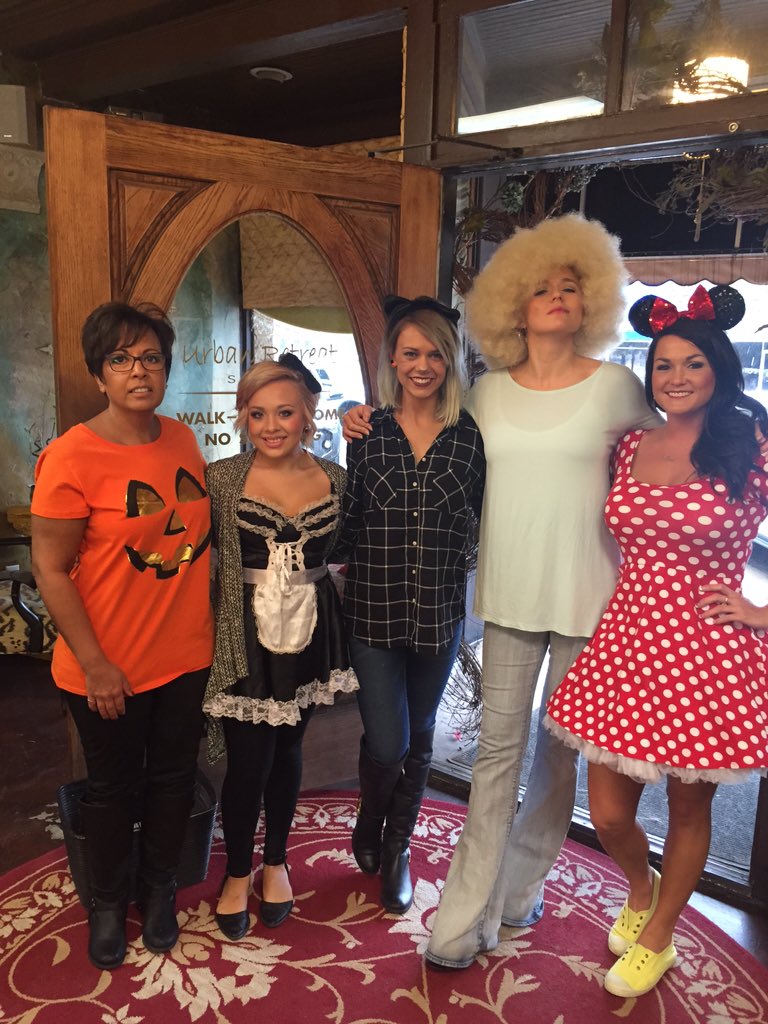 UrbanRetreatSln's tweet photo. Rain can't stop the #urbanretreat girls from going all out for Halloween! Need Halloween hair? Call today to book! https://t.co/I5sLKpKlBU