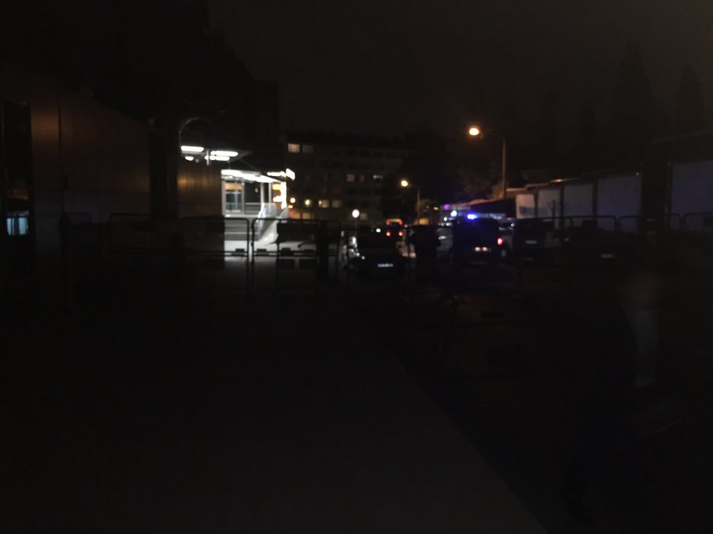 frekanstr_'s tweet photo. Cumhuriyet gazetesinin önü Toma ve polis kaynıyor. https://t.co/nTnZ6Bqh9I