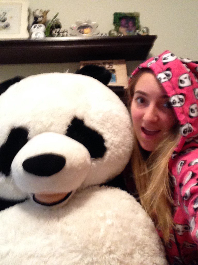 KaitlynGaler's tweet photo. @rebeccacoleman Pandas are my life. 🐼 that emoticon is my Instagram bio 😂😂😂 I'm obsessed. Unhealthy for a 23yr old! https://t.co/vIFimZo2mX
