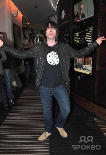 clarks desert apache