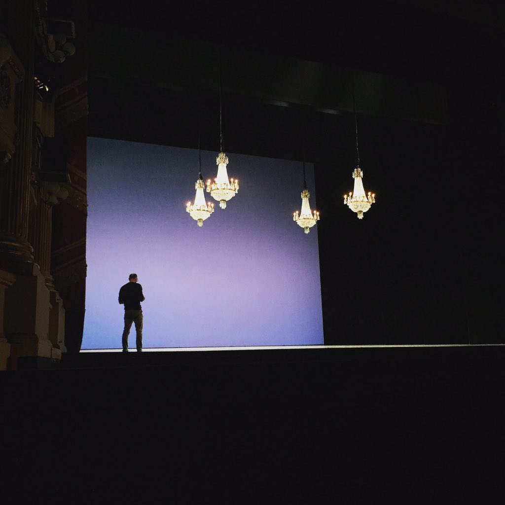 teatroallascala's tweet photo. Aspettando #ScalaGala. Segui la diretta streaming dal backstage https://t.co/TRiVJze8BD