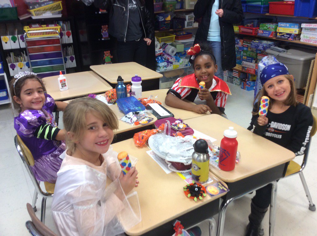 Lherman0730's tweet photo. Thank you to the PFE for the ice cream treat during our fall party! @center_dolphins https://t.co/wXWDq6AcJ1