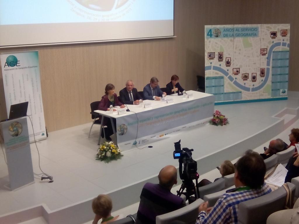 AGE_2015_Zgz's tweet photo. Clausurando el Congreso #AGEzgz https://t.co/sSO6tqSmDX
