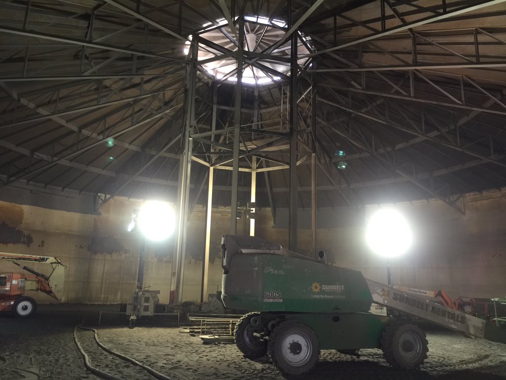C2CCoatings's tweet photo. Coast to Coast surface prepping prior to a new coatings system for a 3 million gallon water tank in Milwaukee. https://t.co/vTDlF7e5oW