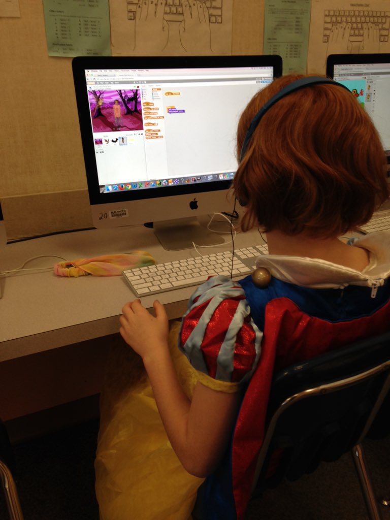 bourne_carrie's tweet photo. Session 5 "Scratching" in our Halloween costumes with @marshmallowcode @hommalibrary #sd38tech #sd38 https://t.co/qXya9hNVL7