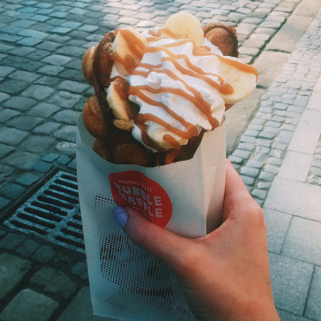 AnnaGrushchyk's tweet photo. Had a nice day in the city center🍁 Made my life sweeter in #BubbleWaffleCafe ☕🍦🍧 https://t.co/2iTXP7mRbb