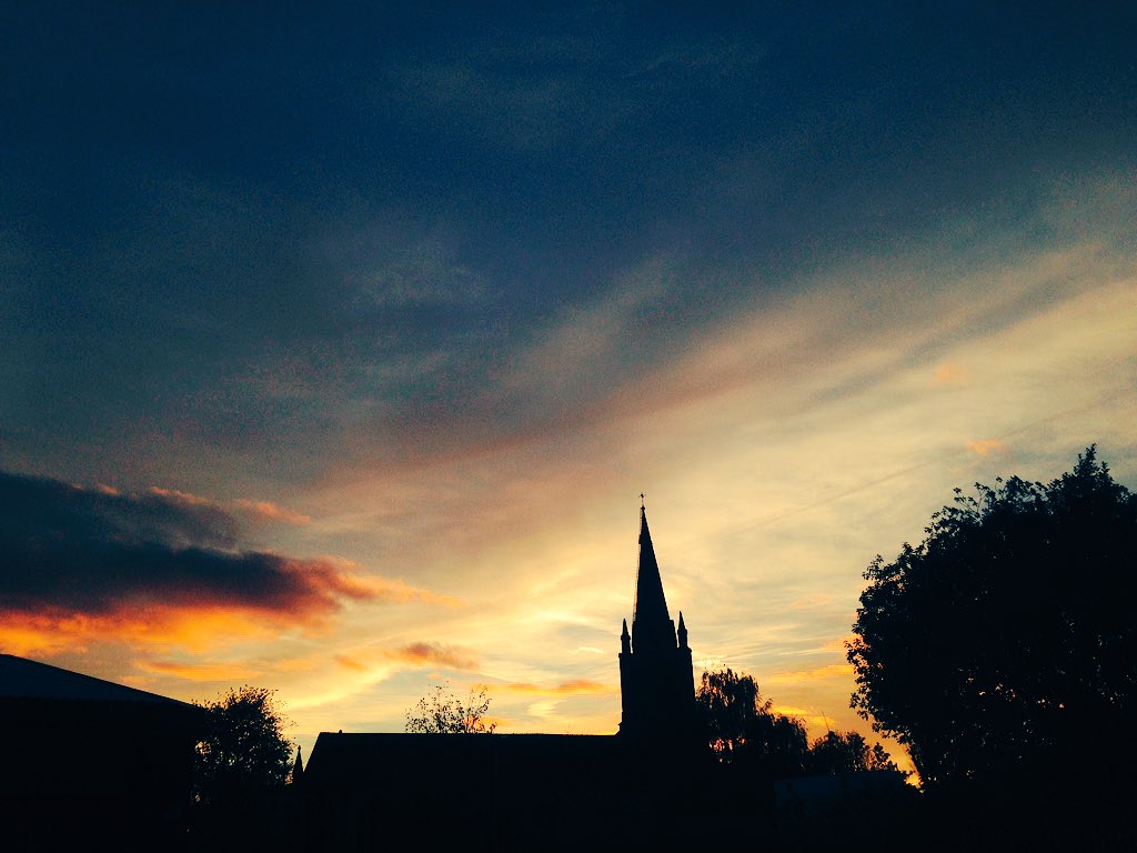 natdings's tweet photo. #sunset #harpurhey #manchester https://t.co/W7dbhvNF0M