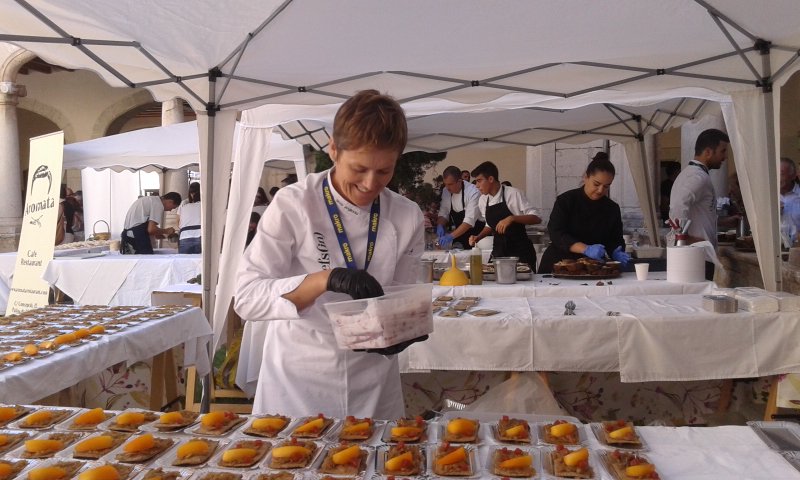 ChefSins's tweet photo. En este #peccataminuta... #menorcapower! con Silvia Anglada y Toni TarragΓ³ @TastSilvia y @VictorBayoXef #rutadetapas https://t.co/IcKI4V1zEG