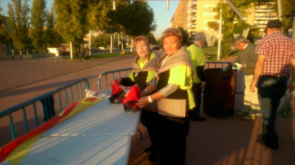 avvcappont's tweet photo. Ja comença a fer olor de castanyes. Recordeu a les 19:00h. https://t.co/AE53pFltEH