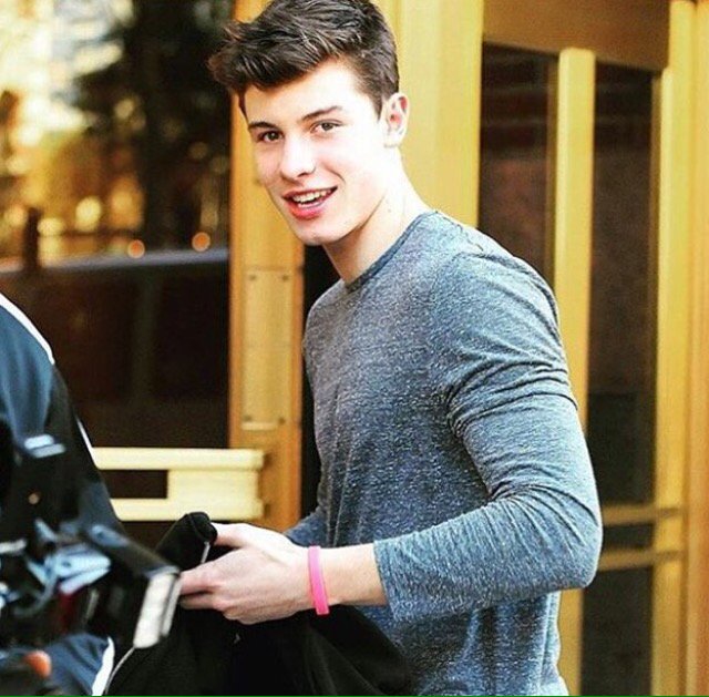 MendesLatest's tweet photo. Shawn seen in LA yesterday https://t.co/xiMtoroiYG