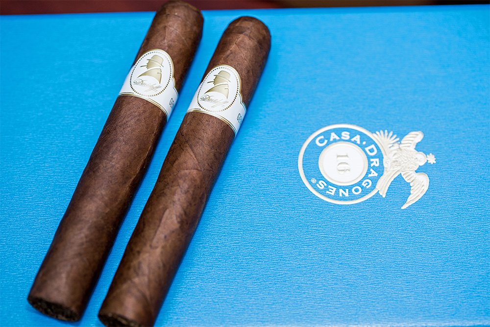 AmarisLounge's tweet photo. Davidoff Winston Churchill + Tequila Casa Dragones en @AmarisLounge. https://t.co/ywqYnoNYYS