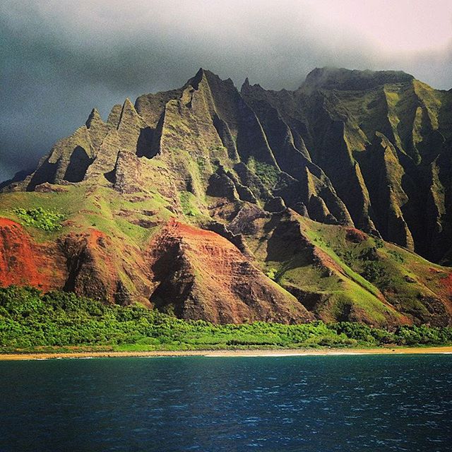 gohawaiiau's tweet photo. A photographer's dream! @KauaiDiscovery's stunning Napali Coast. #alohadownunder #nature #view #kauai #hawaii https://t.co/G9AEhE3c53