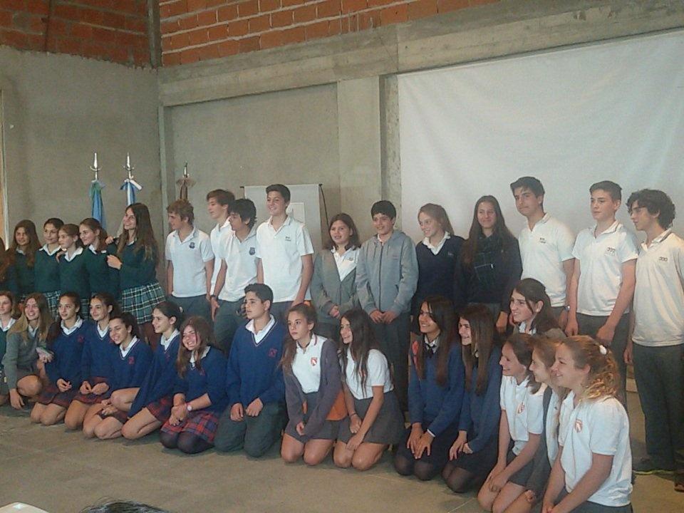 Cristinasma29's tweet photo. #ideasNFS Fin de un día de pasiones que contagian con colegios amigos.Gracias a los alumnos por una jornada ejemplar https://t.co/LJjg2MuHFx