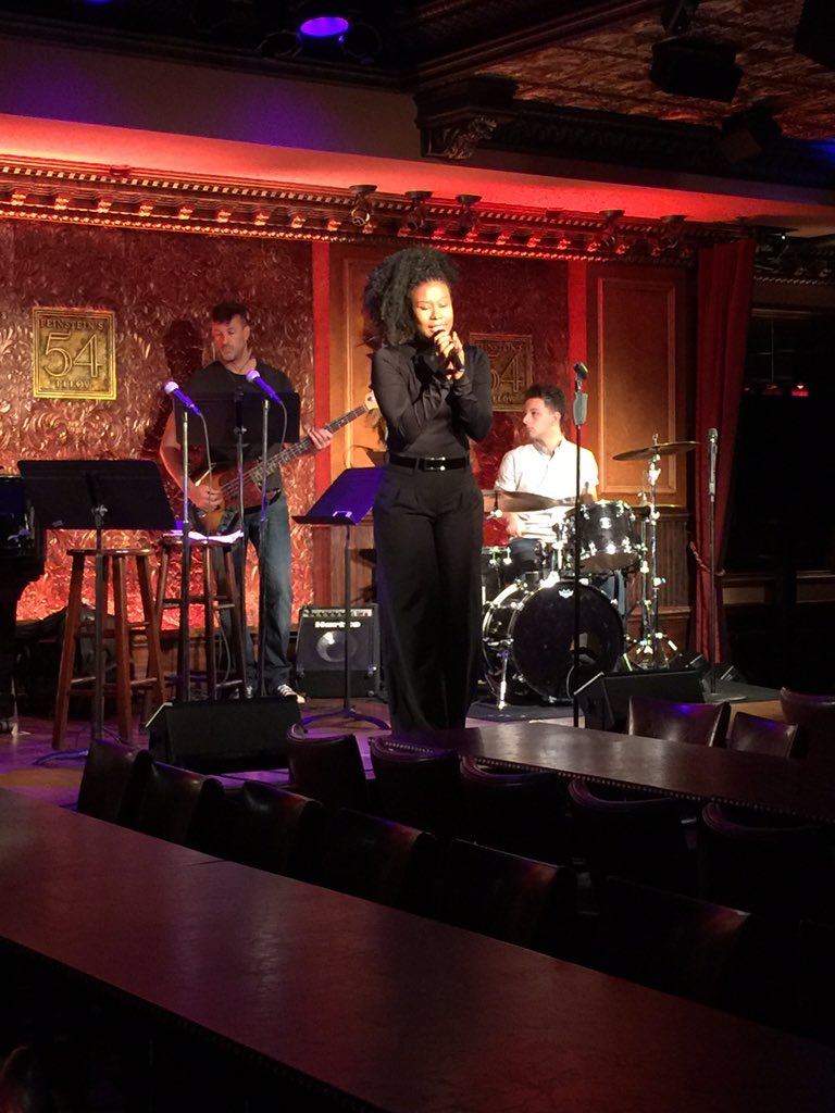 BroadwayGirlNYC's tweet image. Tonight's show is going to be #spooktacular! 🎃 @ChristinaSajous @54below #Soundchecking
