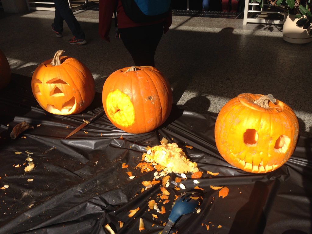 EllenBaillie's tweet image. Pumpkin carving with #pirit #ritclublife #pumpkincarving #halloween #pirates #pumpkin #hashtag #pumpkinpie