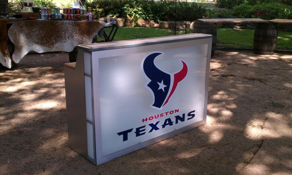 Lounge4Events's tweet image. Oh how we love to brand. We'll personalize your next #CorporateEvent by adding you logo to the bars. #Lounge4Events