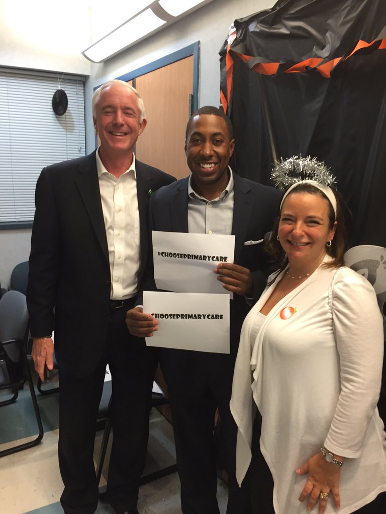 CTHealthCenters's tweet photo. Here's @MayorBillFinch with CHCACT staff at #CorpsCommunity Day! @NHSCorps https://t.co/H3hNG6NV1s